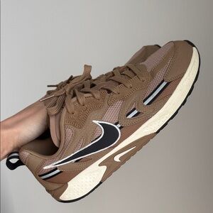 Nike sneakers wmn’s size 10.5